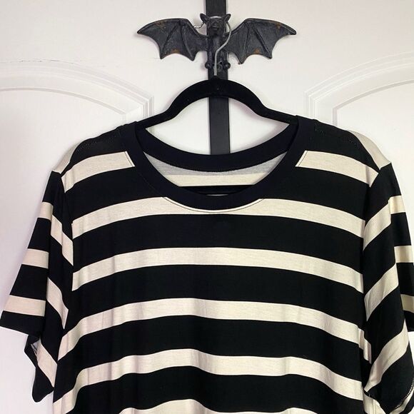 Torrid Black and Cream Striped Top - Picture 7 of 13